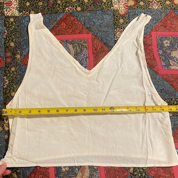 FARM Rio White Cropped Ruffled Blouse - Picture 14 of 16